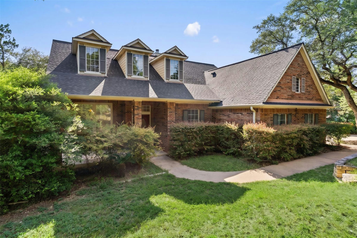 17042 Trail of the Woods — exterior