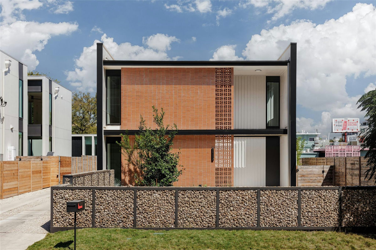 2112 Lawnmont Ave — exterior
