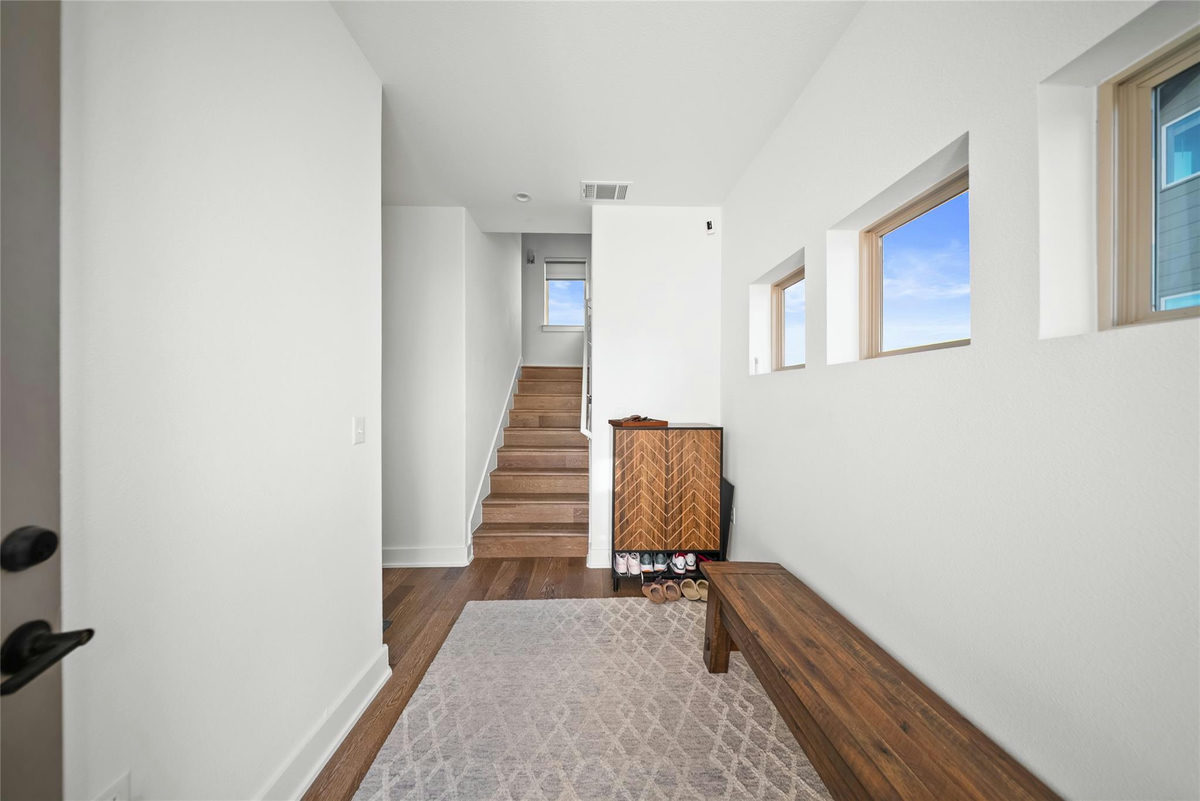 5315 La Crosse Ave #16 — photo 3