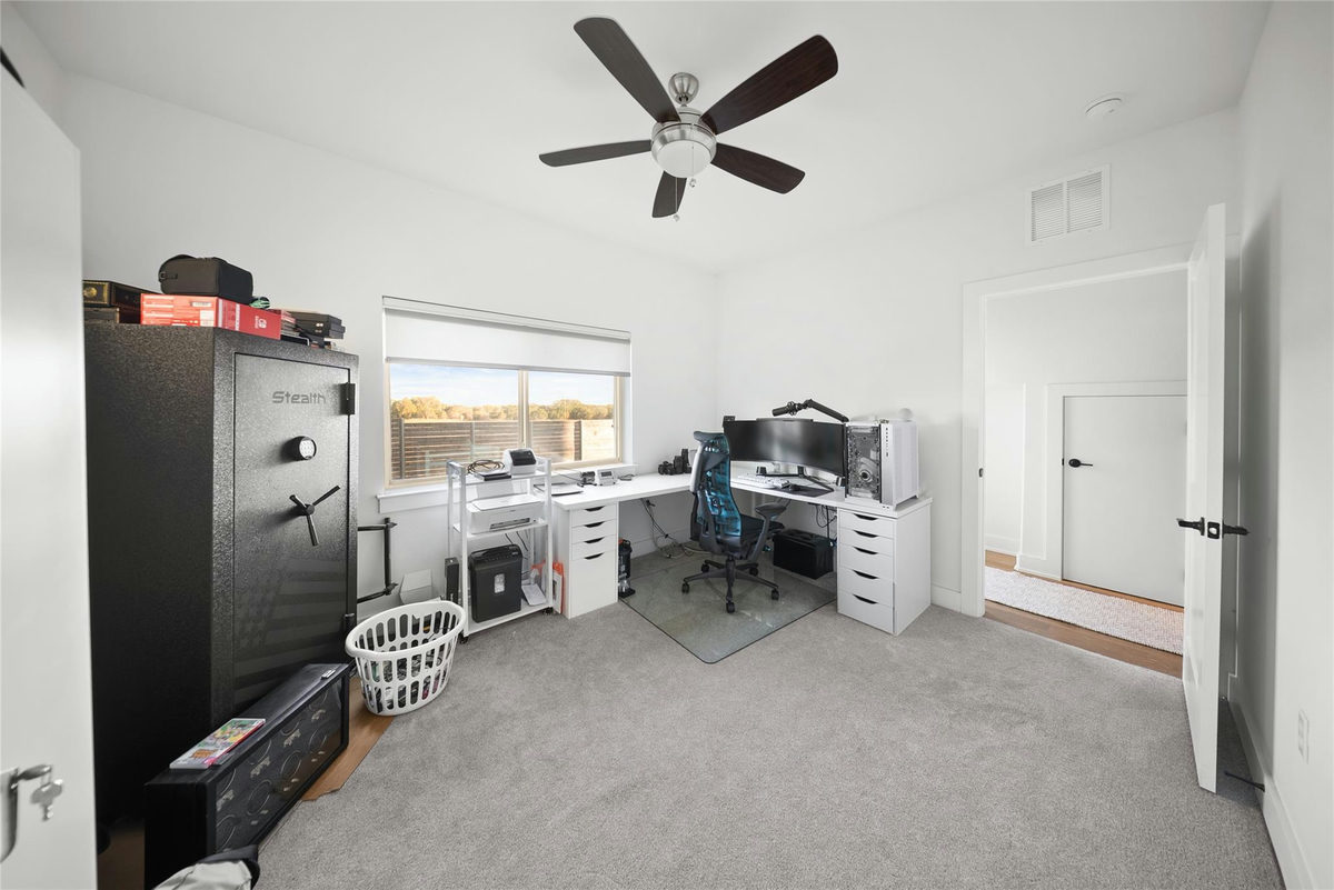 5315 La Crosse Ave #16 — photo 4