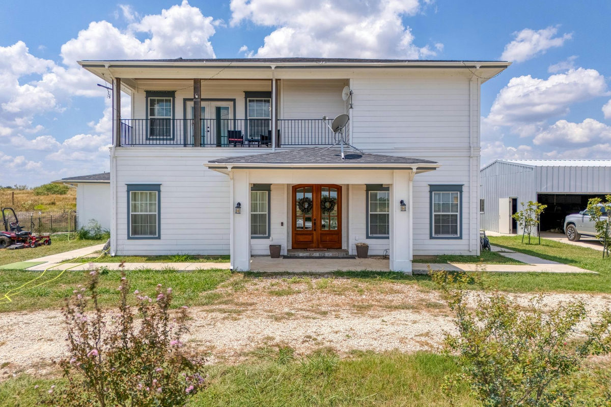 1601 County Road 466 — exterior