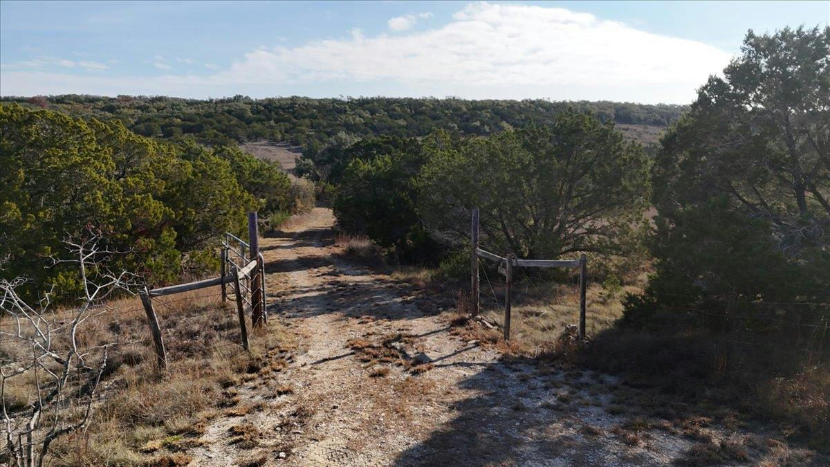 445-455 E Skyline Acres — photo 3