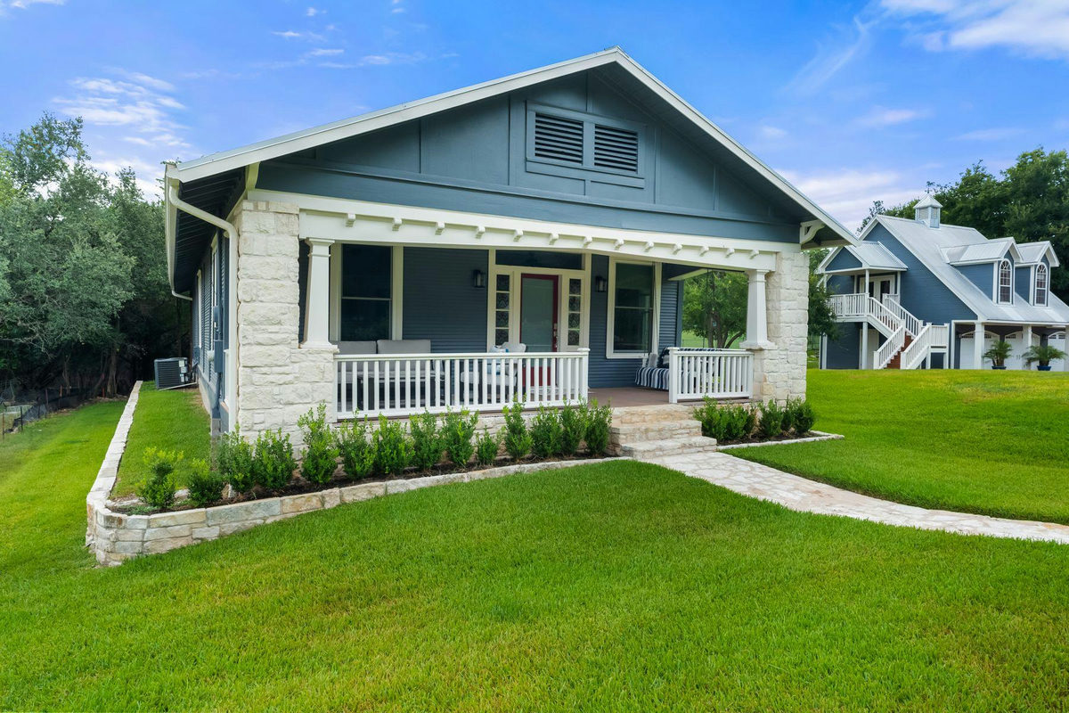 2701 & 2703 De Soto Dr — exterior
