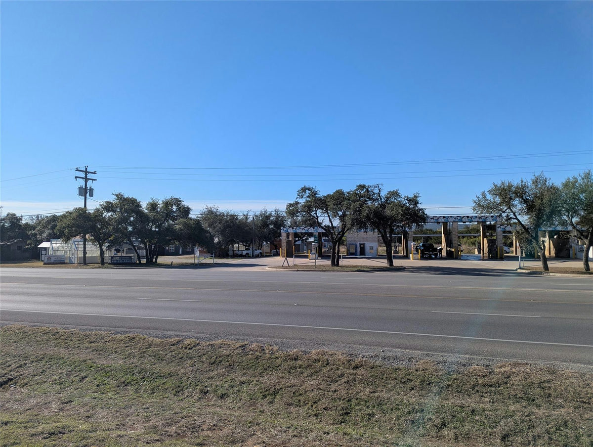 1511 US Hwy 290 Hwy — photo 3