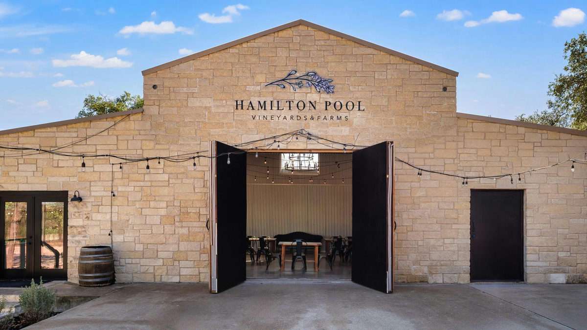 25711 Hamilton Pool Rd — exterior