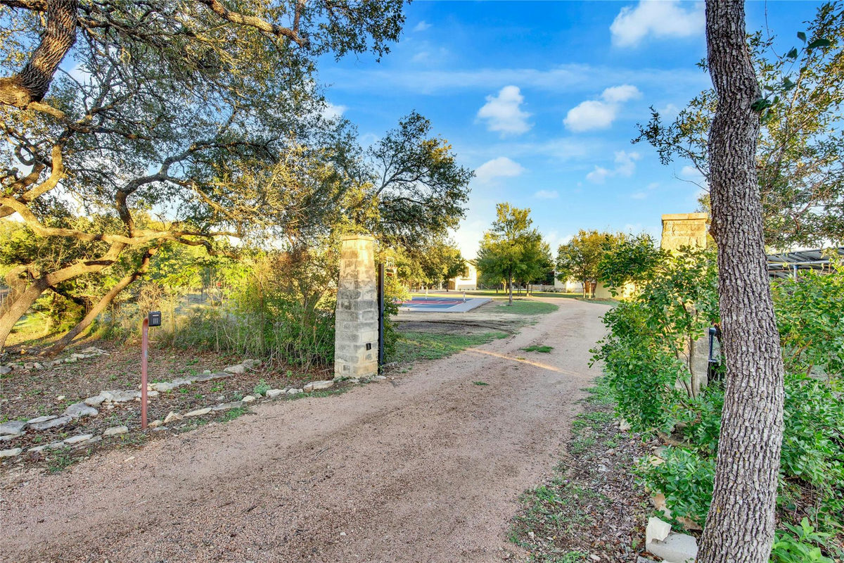 609 S Creekwood Dr — photo 2