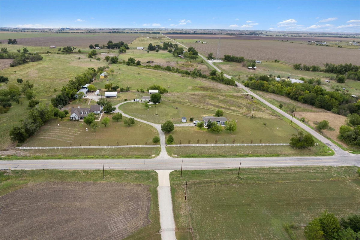 16351 Fm 1660 — photo 2
