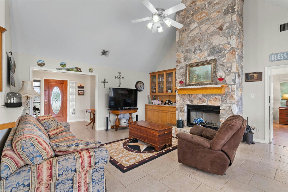 16351 Fm 1660 — photo 5