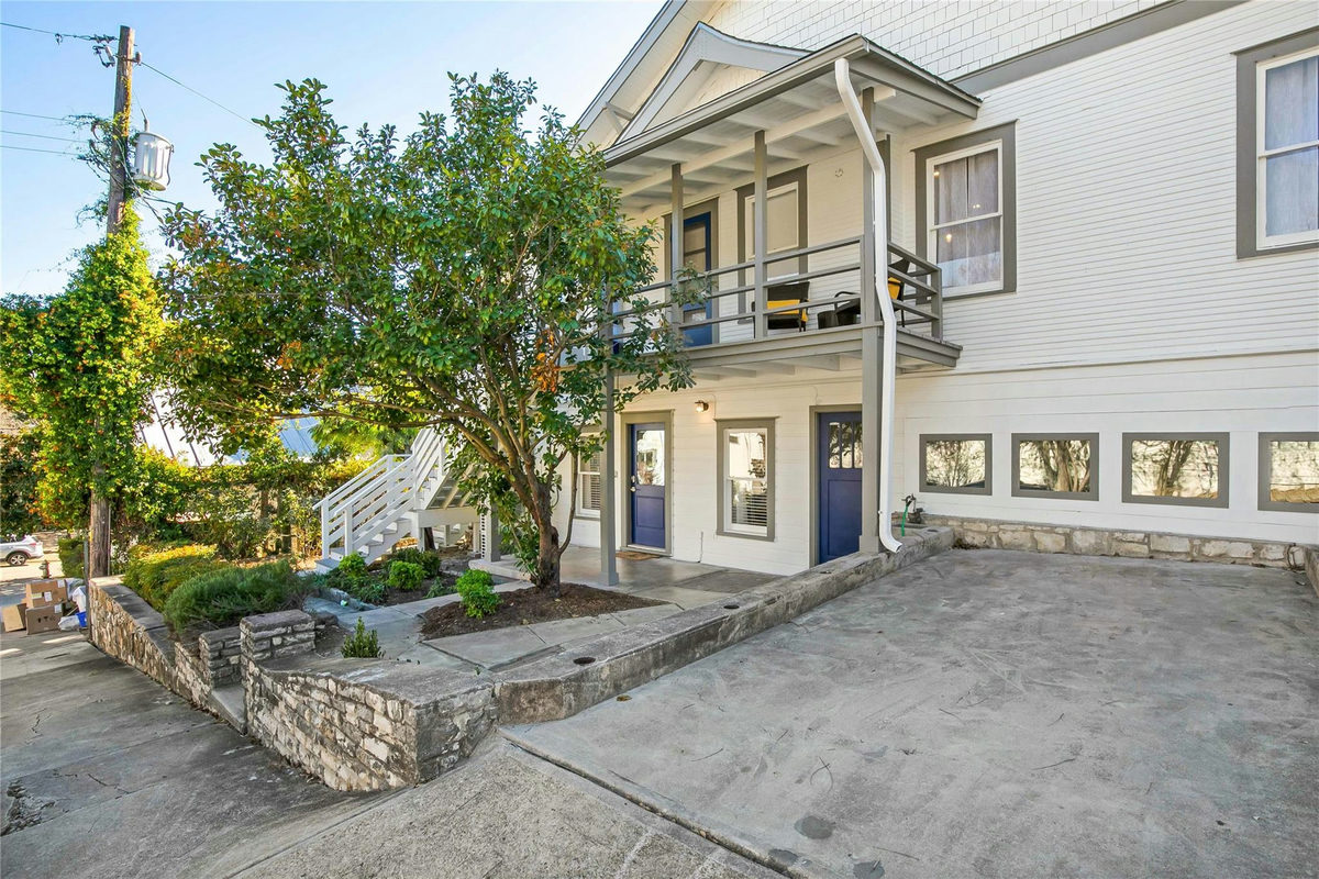 707 Highland Ave — photo 2