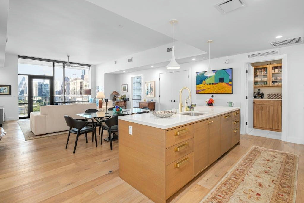 70 Rainey St #1306 — exterior