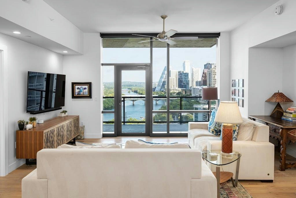 70 Rainey St #1306 — photo 3