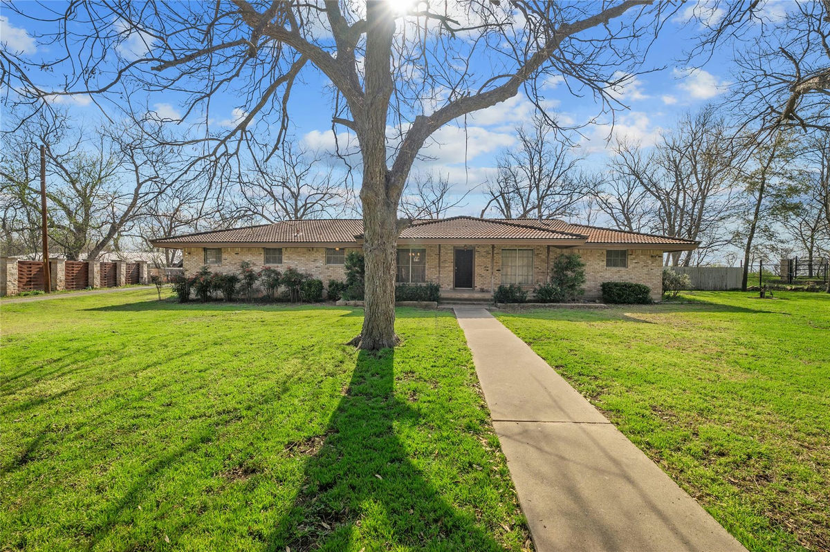 7705 Shelton Rd — exterior