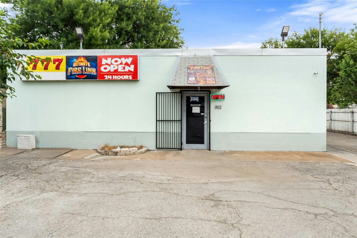 822 Fairfield Dr — exterior