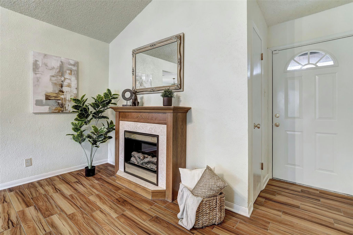 8606 Thunderbird Rd #A & B — photo 4
