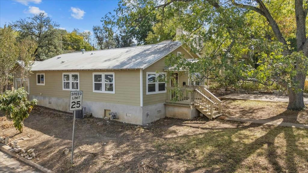 1801 Travis Heights Blvd — photo 3