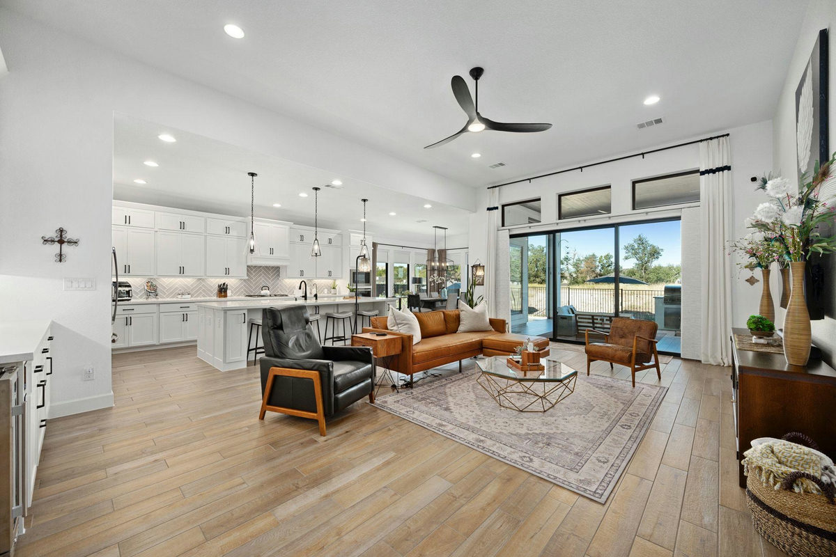 1105 Joe Carson Dr — exterior