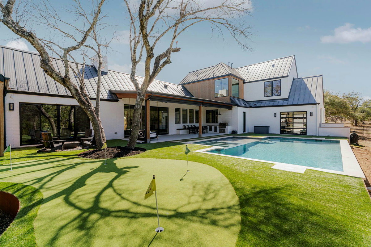 243 Emerald Point Cv