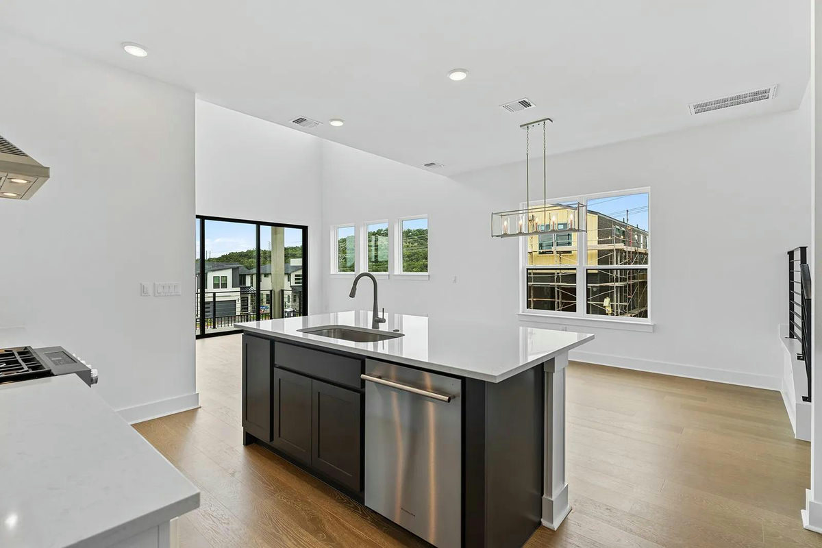 112 Pennybacker Ln — photo 4