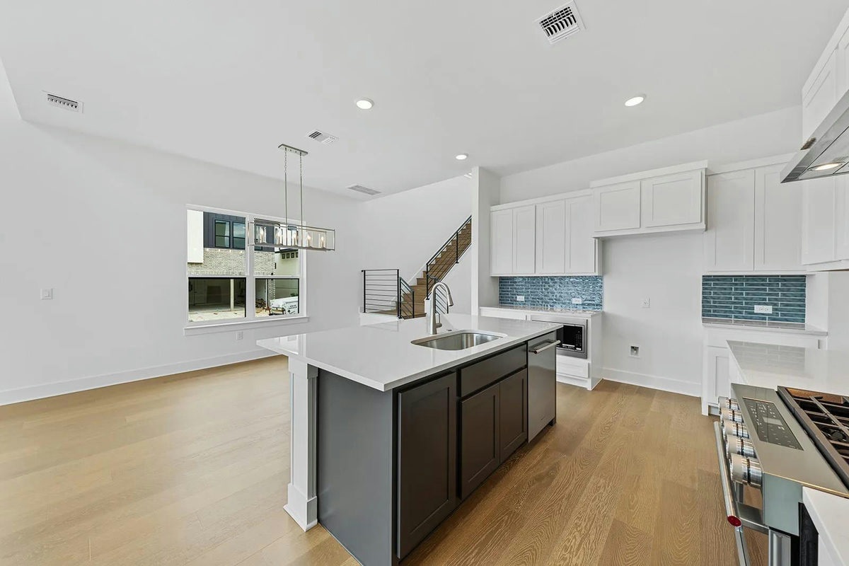 112 Pennybacker Ln — photo 3