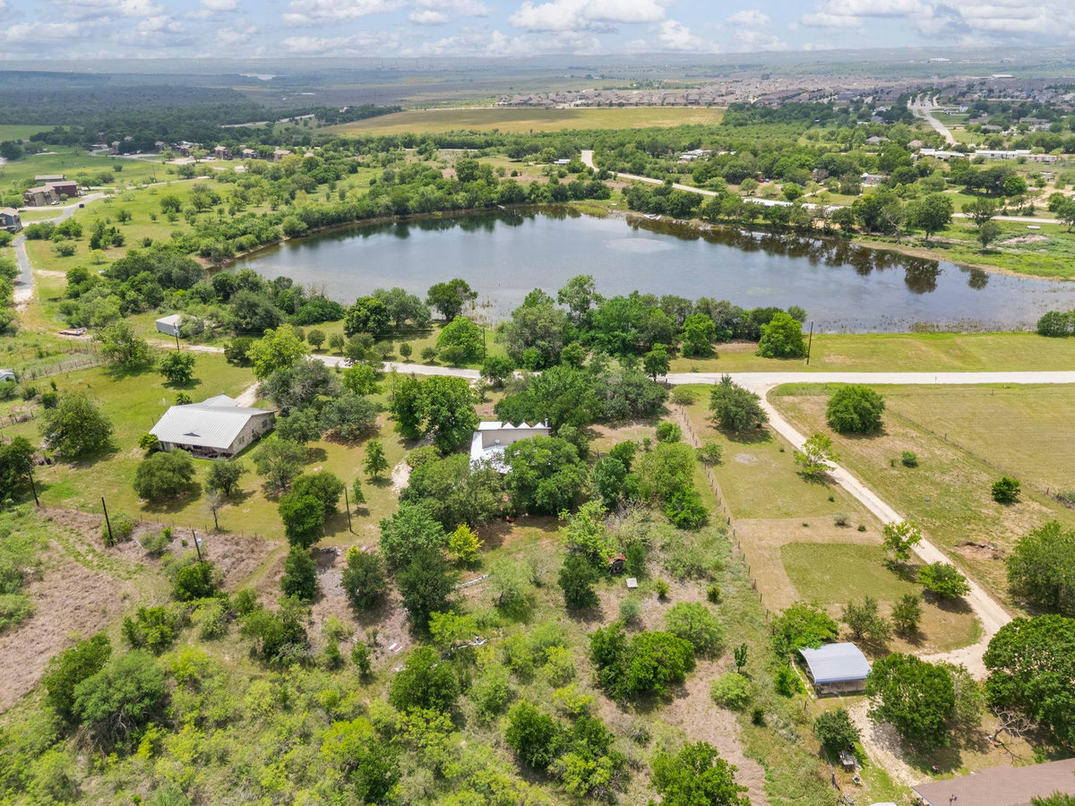 907 Horace Howard Dr — exterior