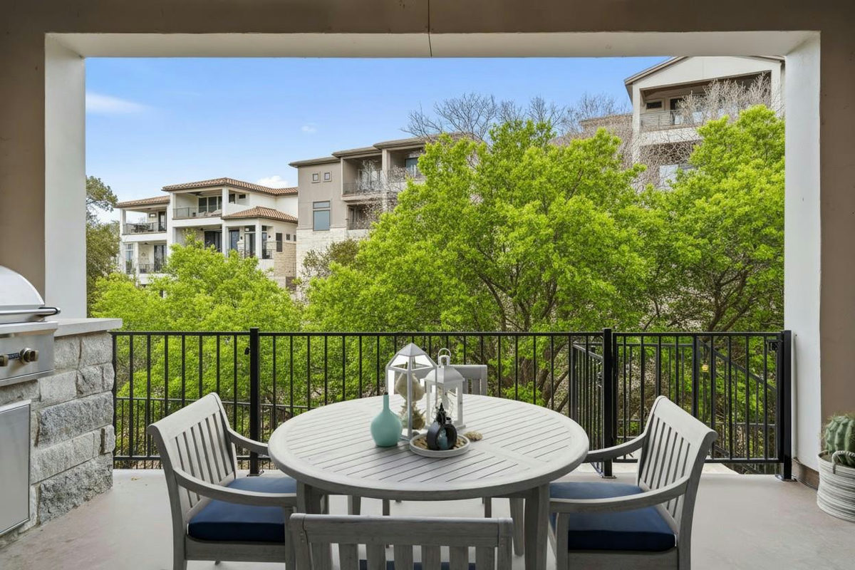 107 Cascading Waters Pl — photo 3