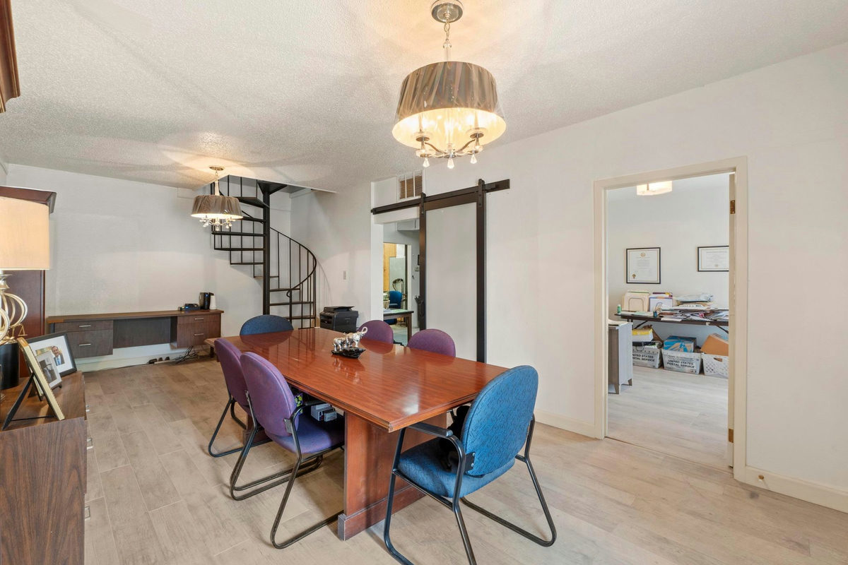 2117 E Cesar Chavez St — photo 2