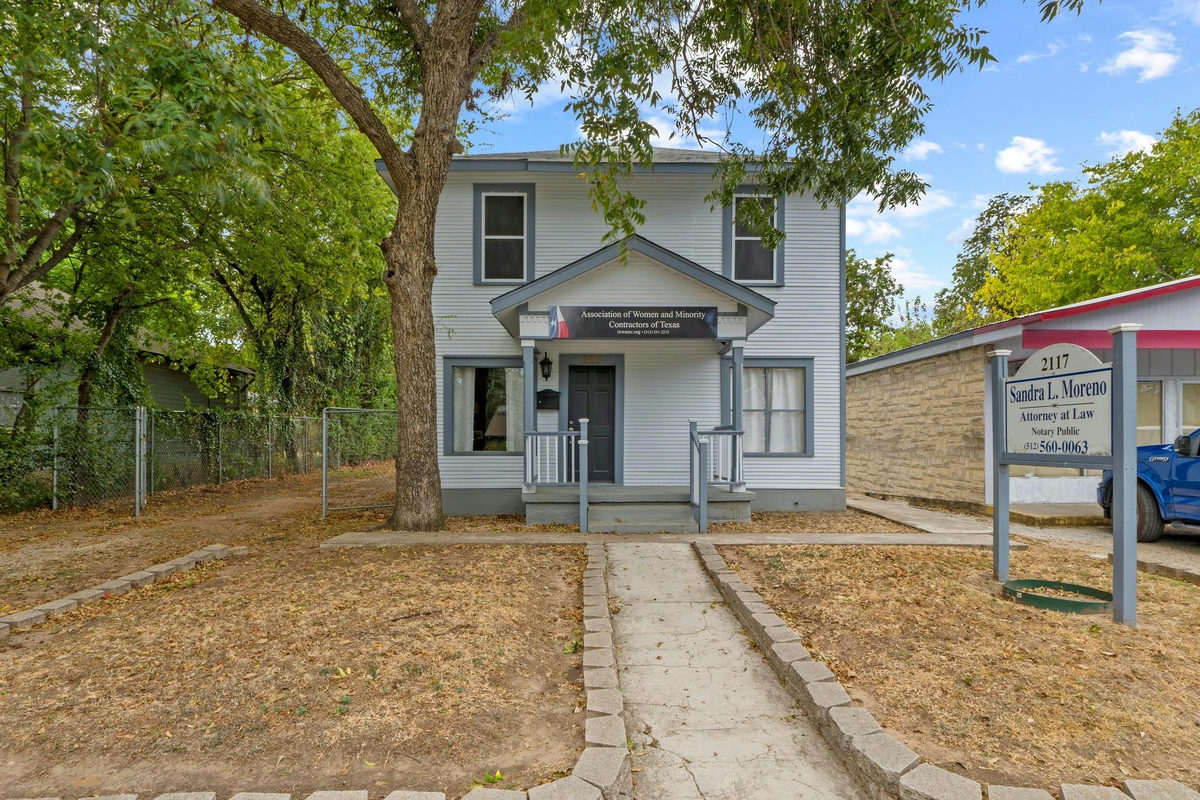 2117 E Cesar Chavez St — exterior