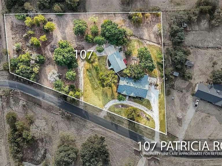 107 Patricia Rd — photo 2