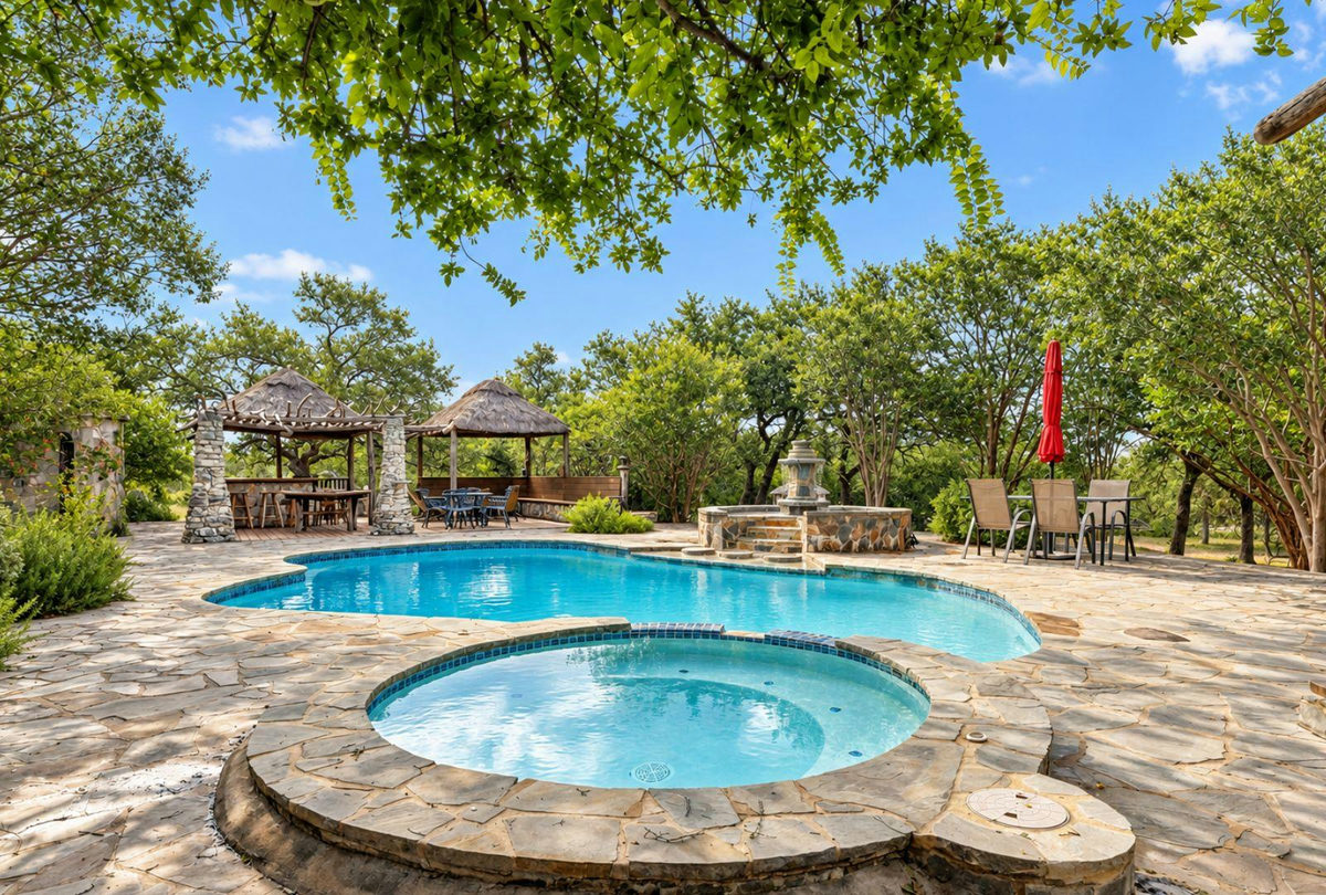 00000 Oakwood Loop — exterior