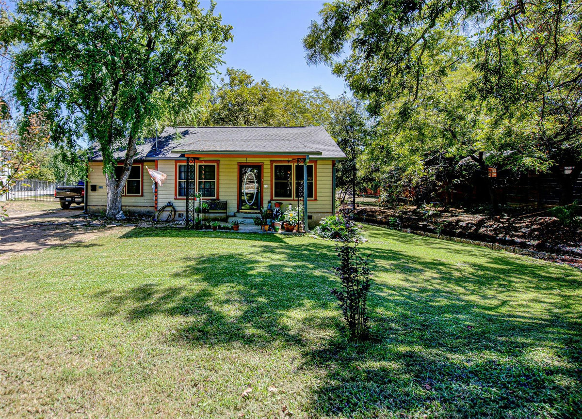 3205 Menchaca Rd — exterior