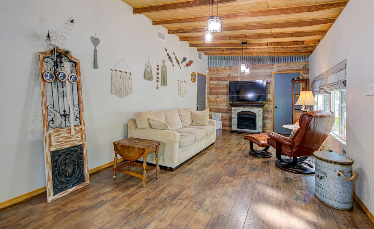 3205 Menchaca Rd — photo 4