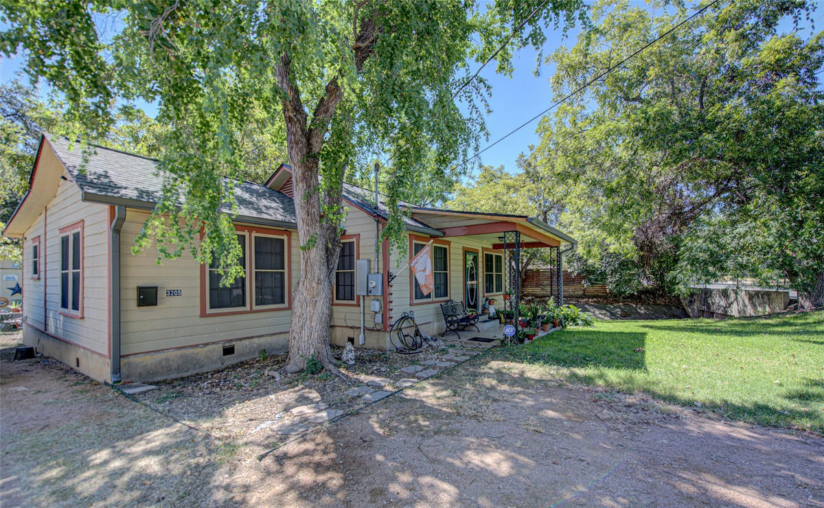 3205 Menchaca Rd — photo 2