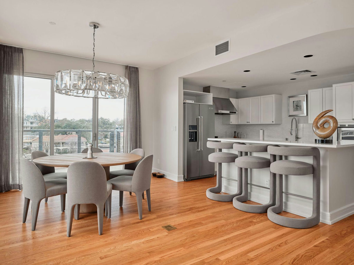 901 W 9th St #706 — exterior