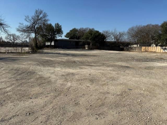 4812 N Interstate 35 Hwy — exterior