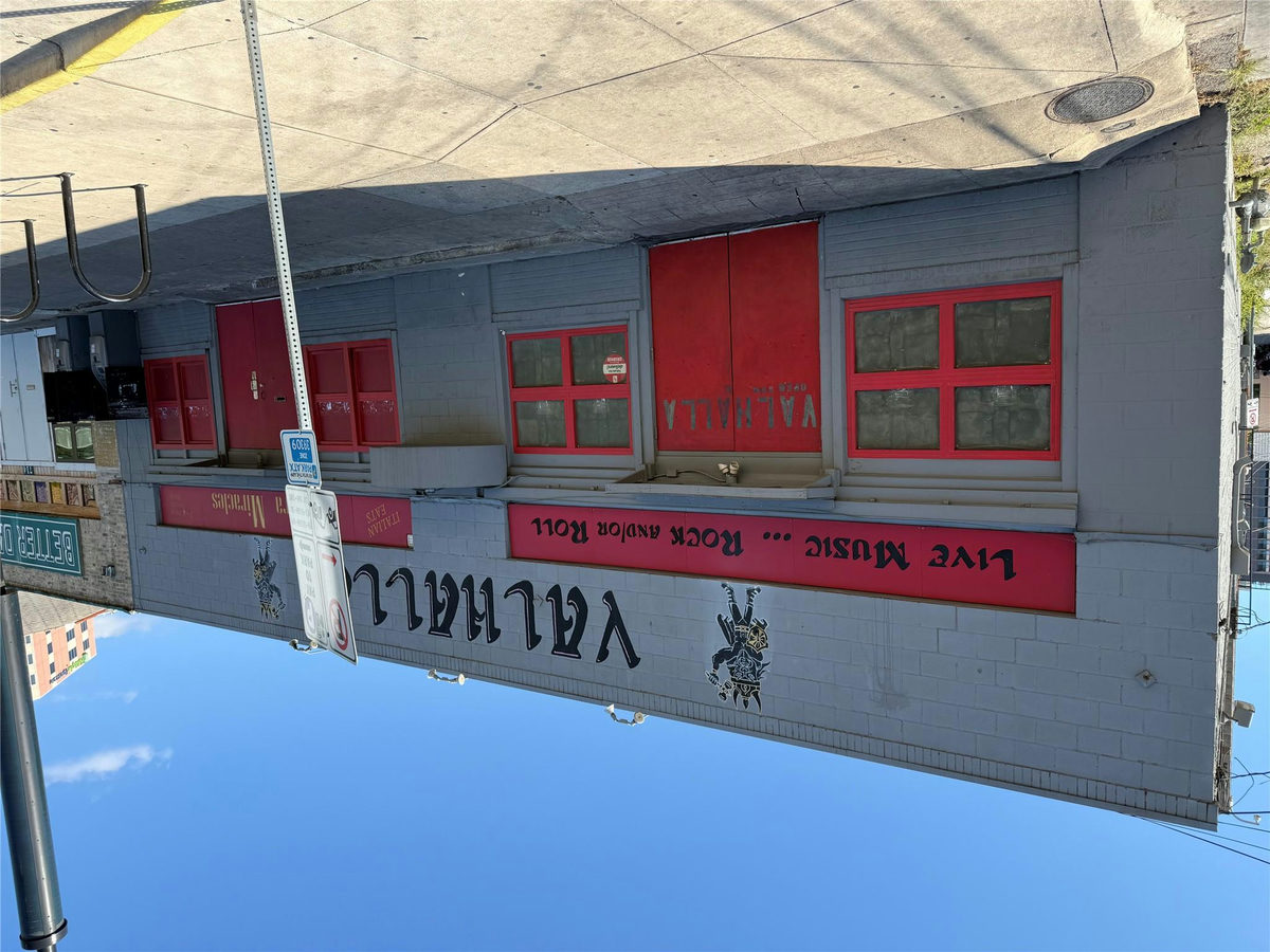 710 Red River St — exterior