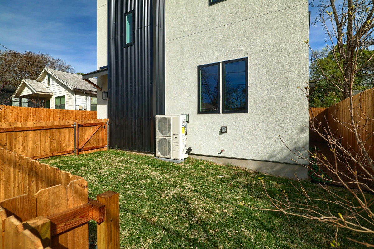 2818 E 22nd St #1 — photo 3
