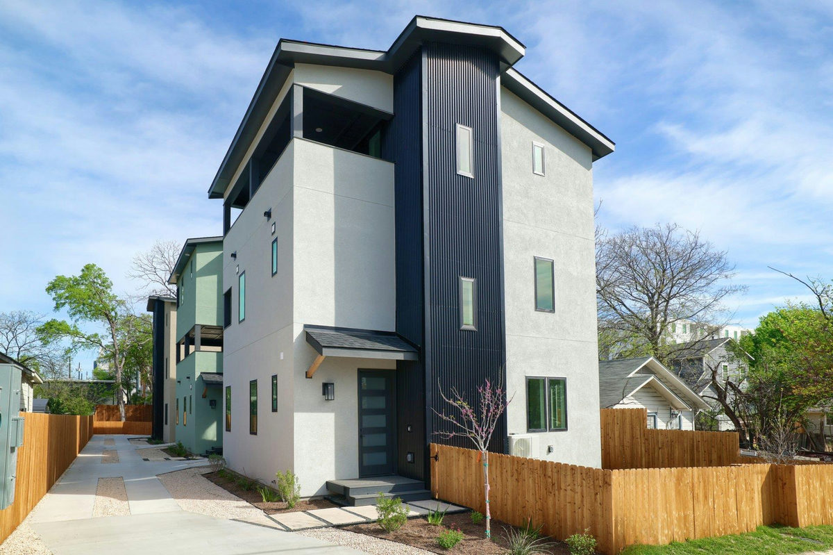 2818 E 22nd St #1 — exterior