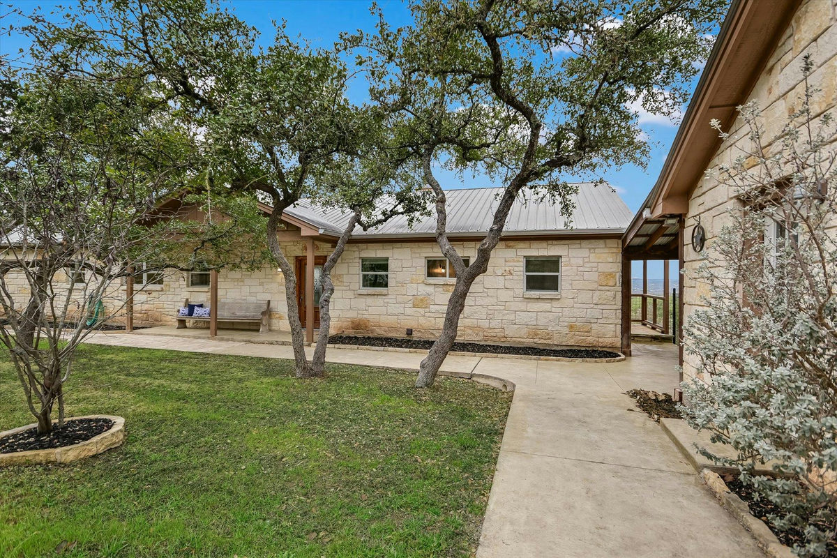 816 BUTTERCUP Ln — photo 5