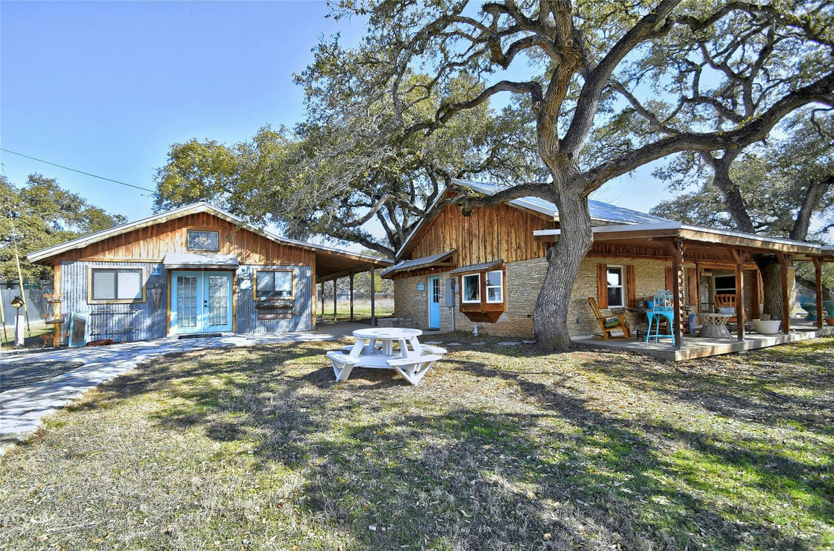 700 FM 2325 — exterior