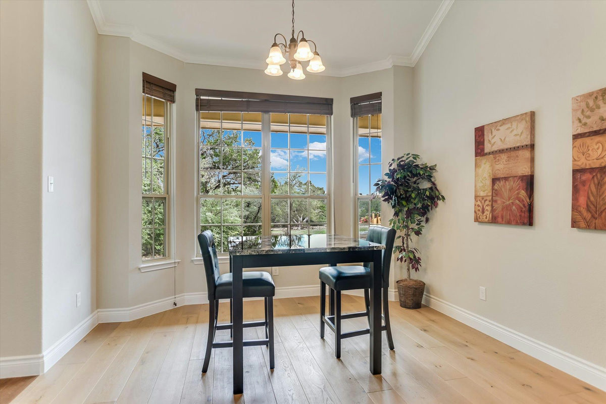 300 Round Rock Rd — photo 4