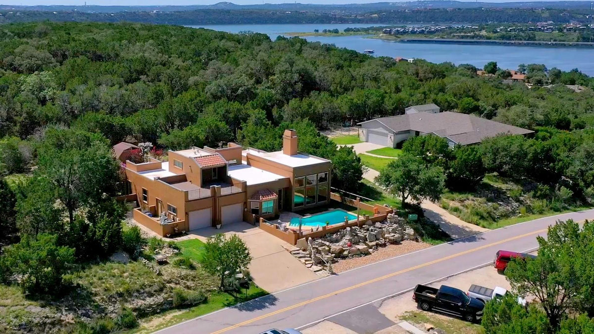 3211 Constitution Dr — photo 2