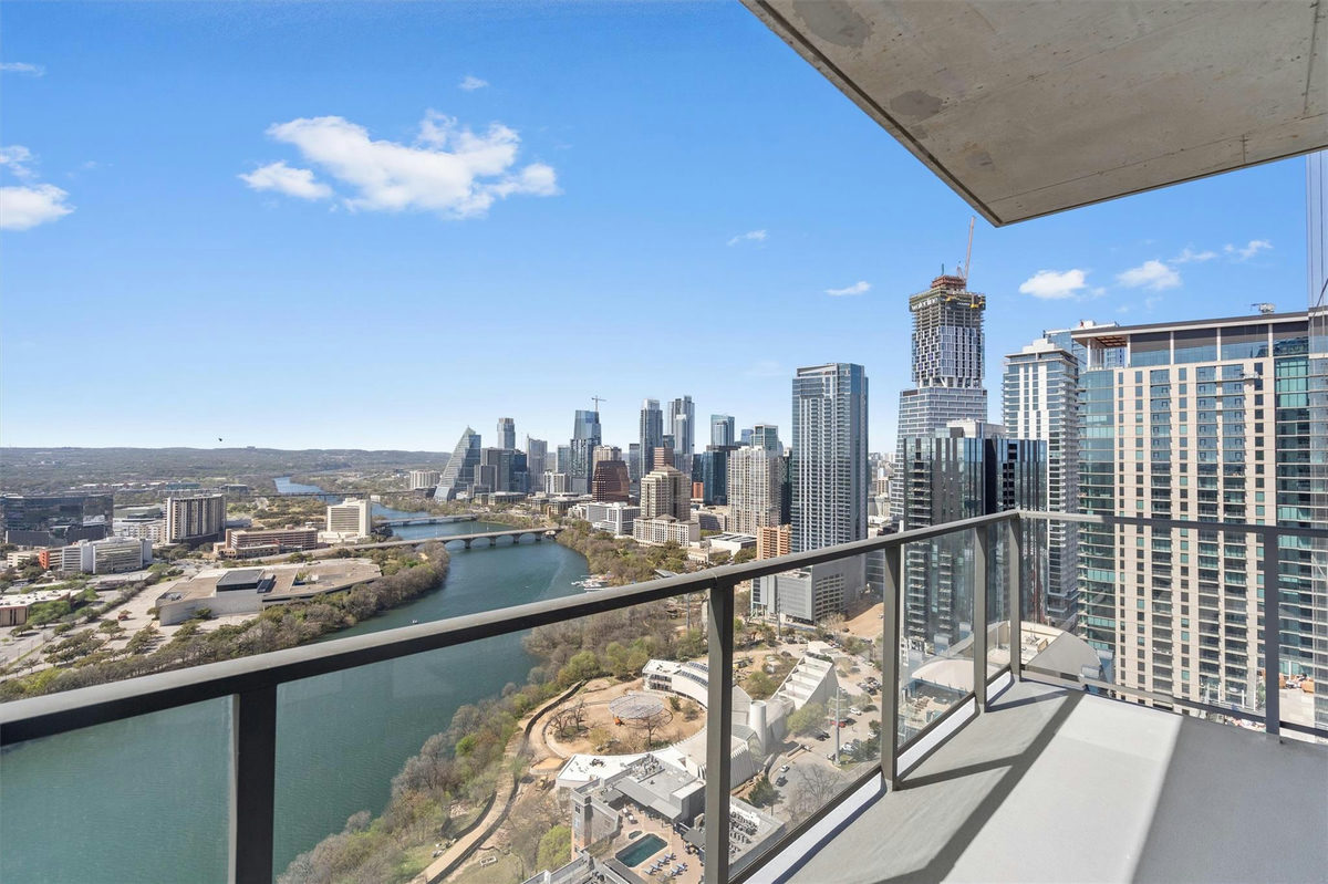 44 East Ave #3402 — exterior