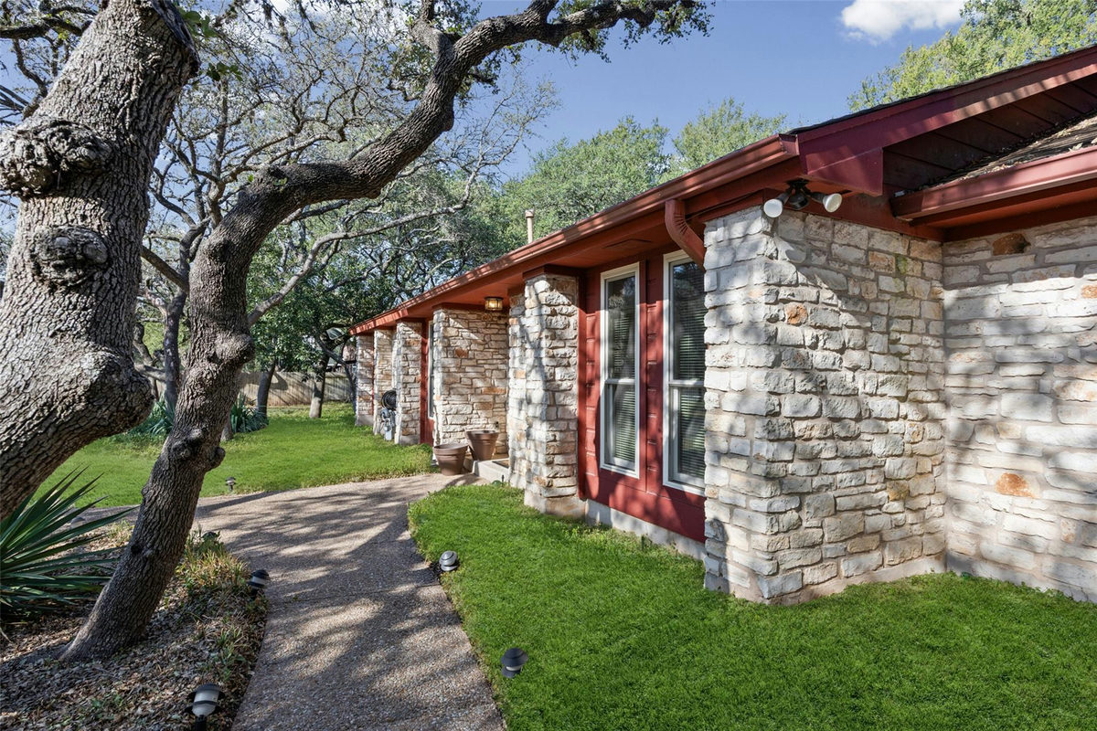 11006 Brodie Ln — photo 2