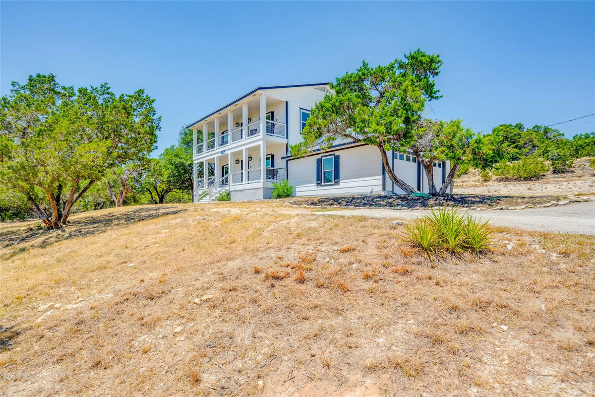 1805 Spring Valley Dr — photo 2
