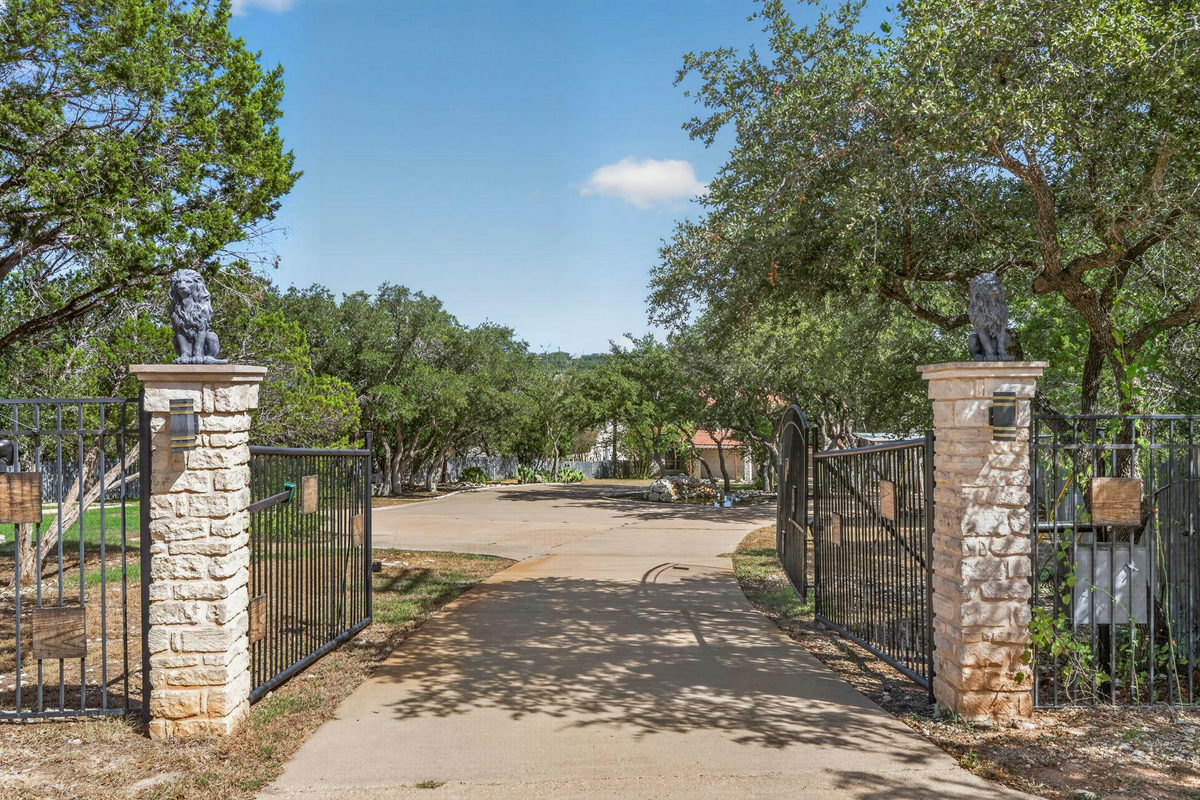 3405 Bee Creek Rd — exterior