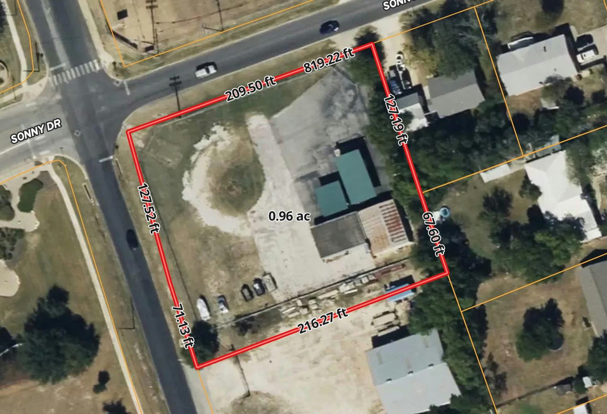 800 S West Dr — exterior