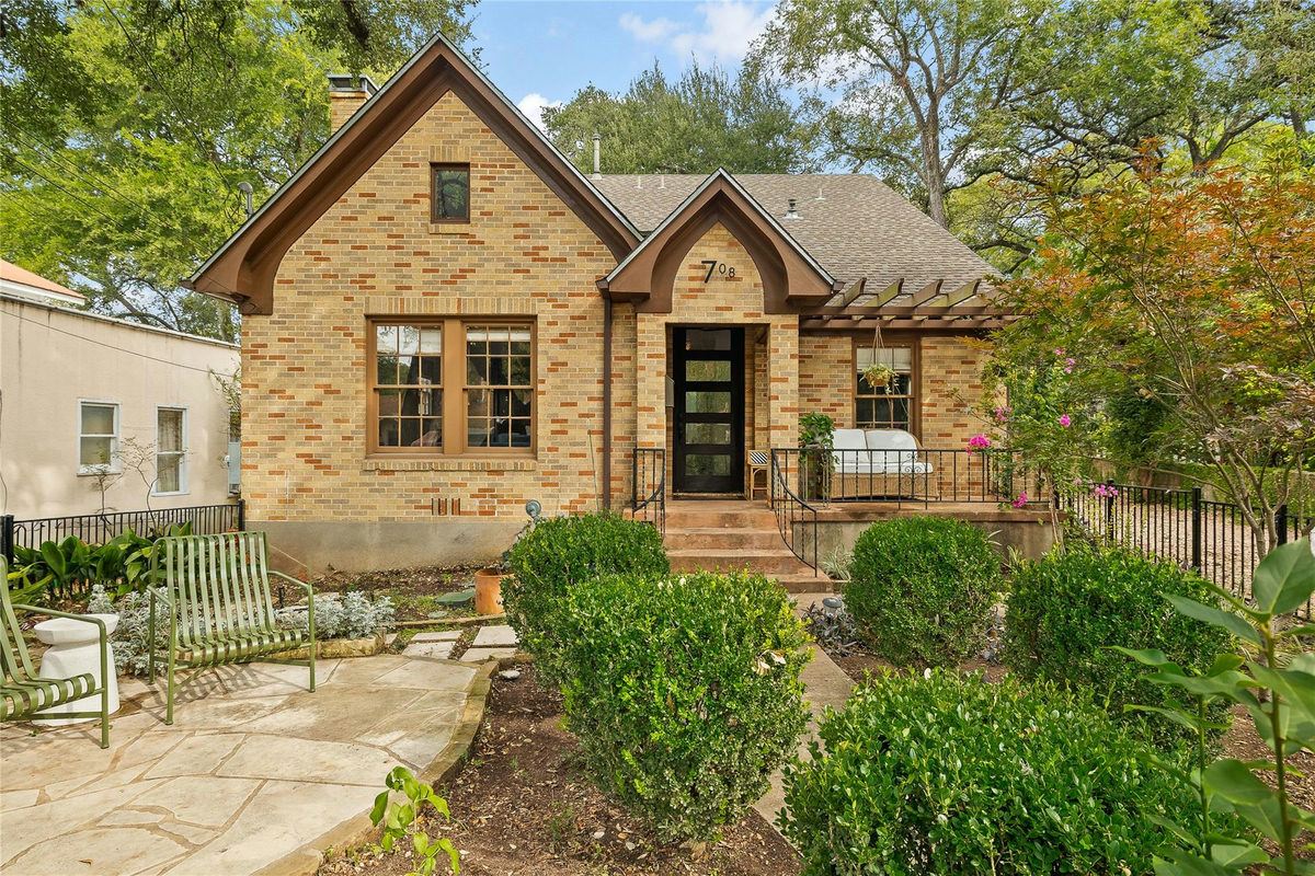 708 Sparks Ave — exterior