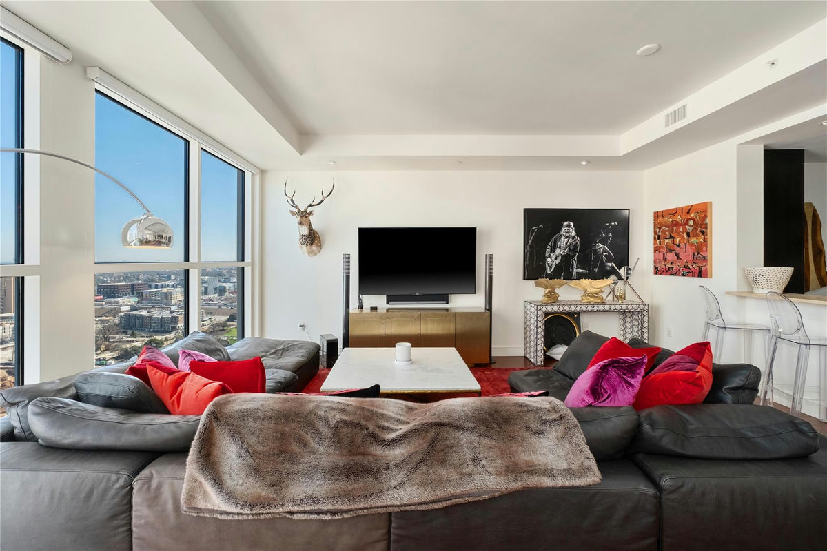 98 San Jacinto Blvd #2203 — photo 3