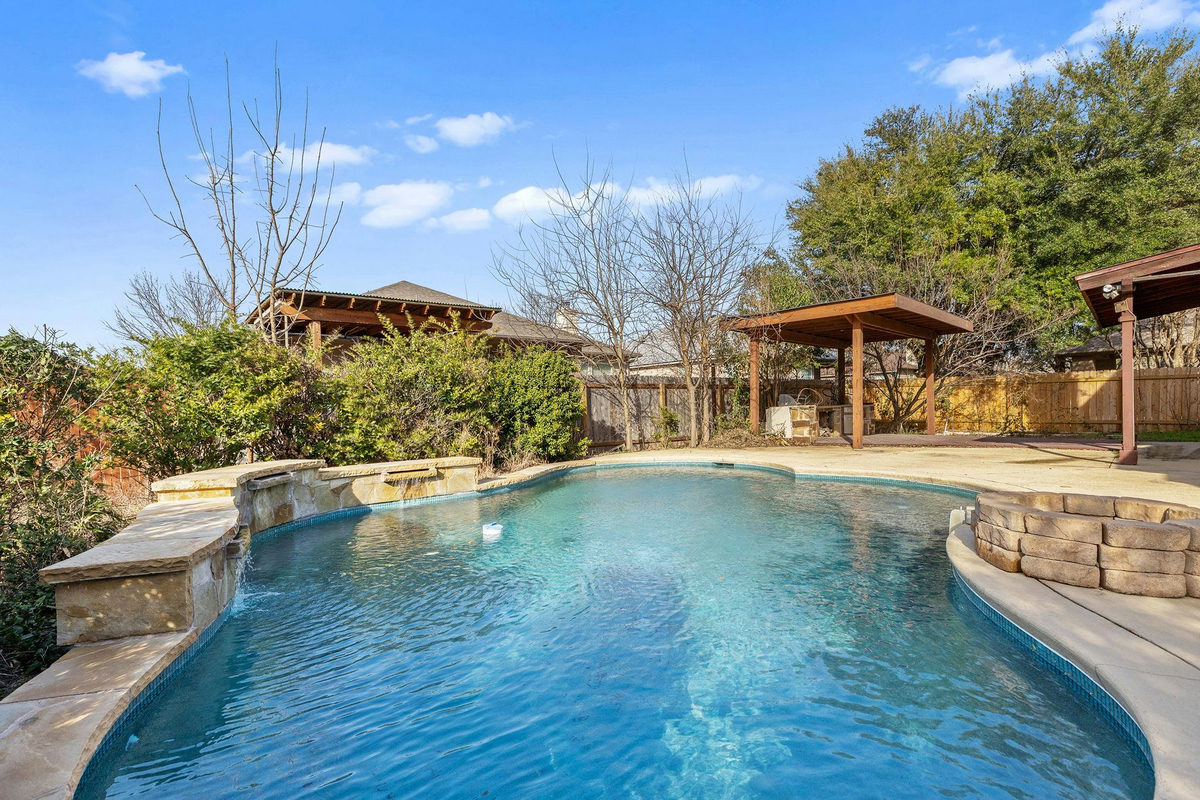 2944 Clinton Pl — exterior