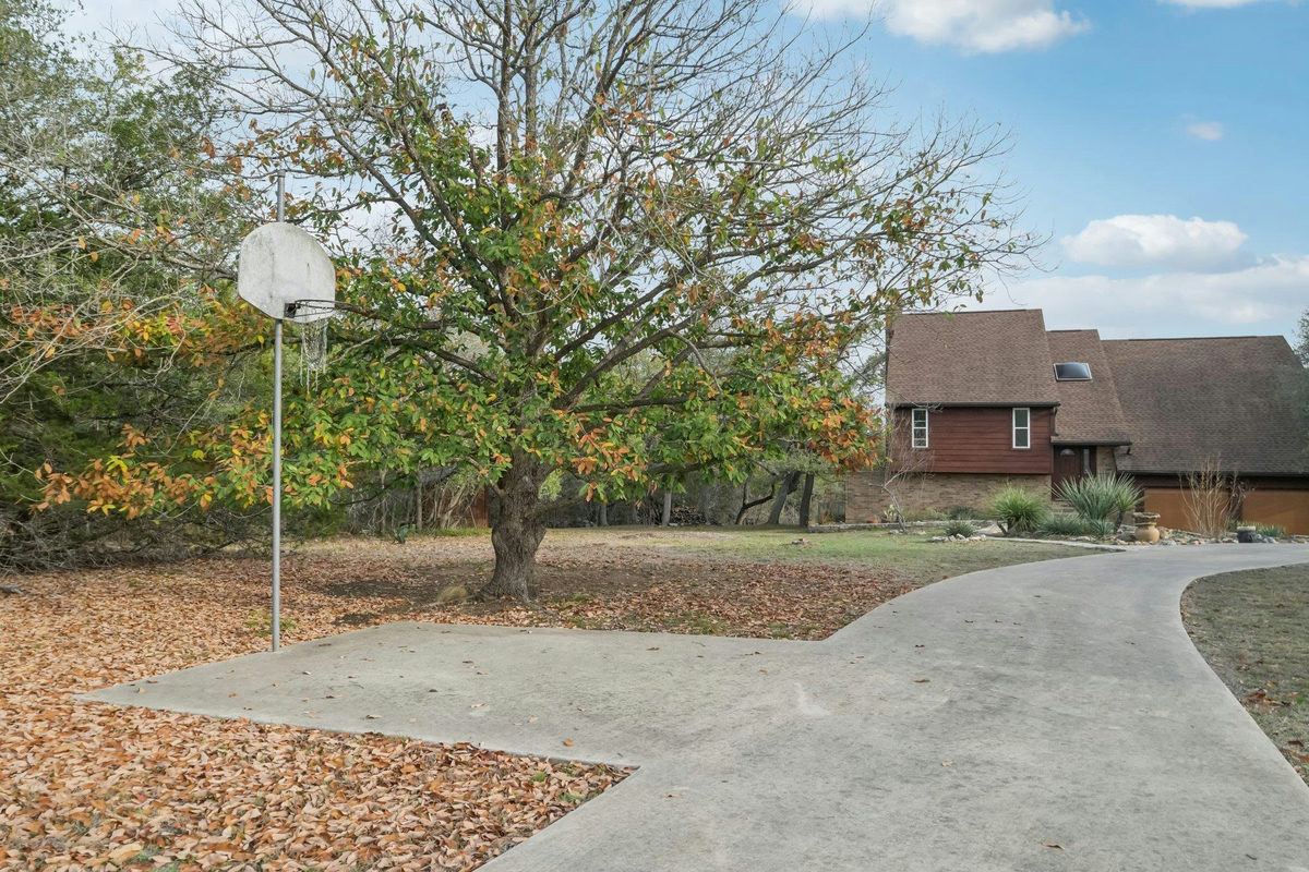 407 Pioneer Trl — photo 2